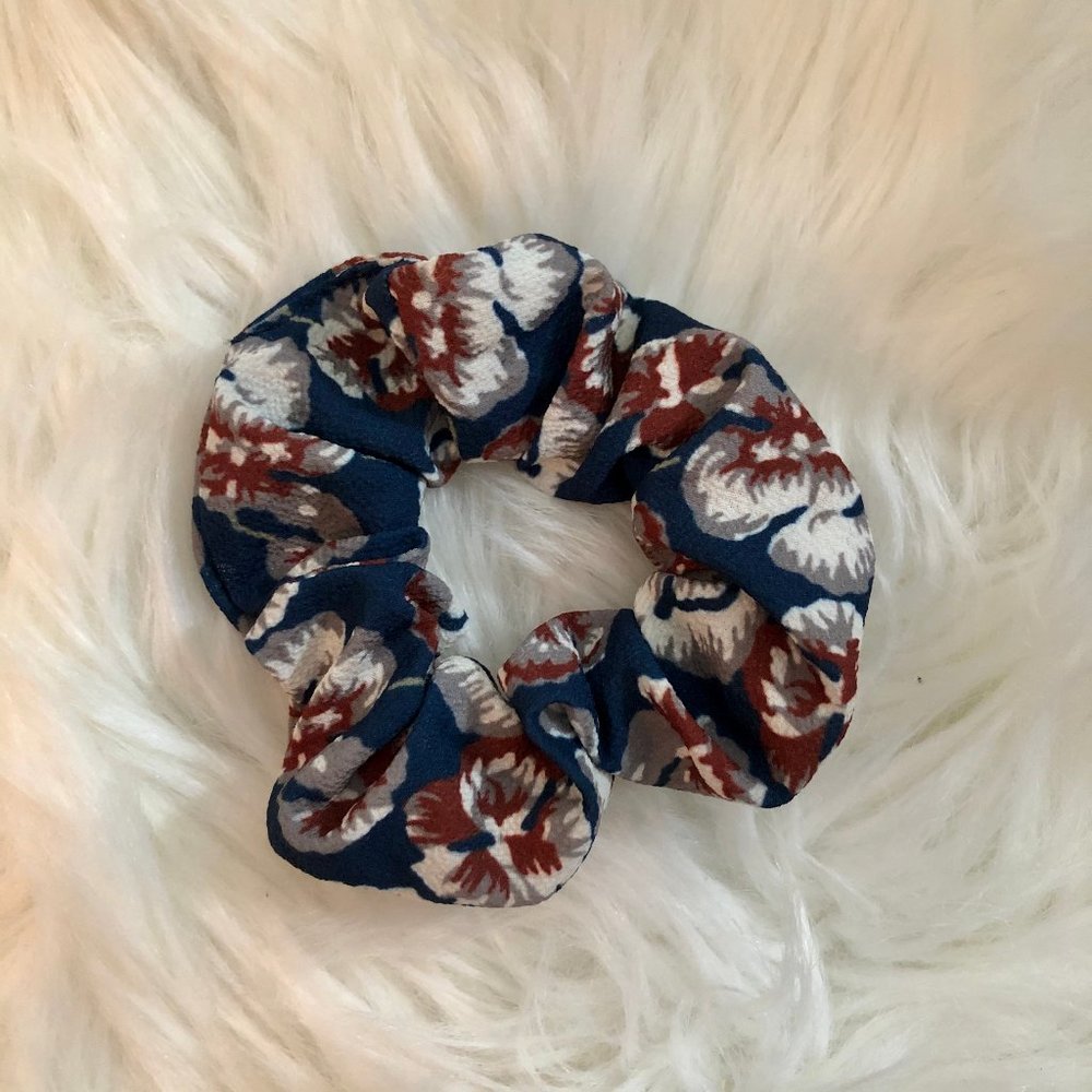 Unused Super Cute Scrunchie